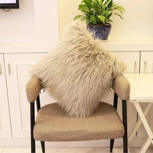 NWOT 2 Faux Fur Throw Pillow Covers